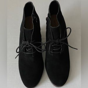 Lucky Brand Shylow Black Wedge Booties Suede Lace Up Shoes Womens Size 8.5 NWOB